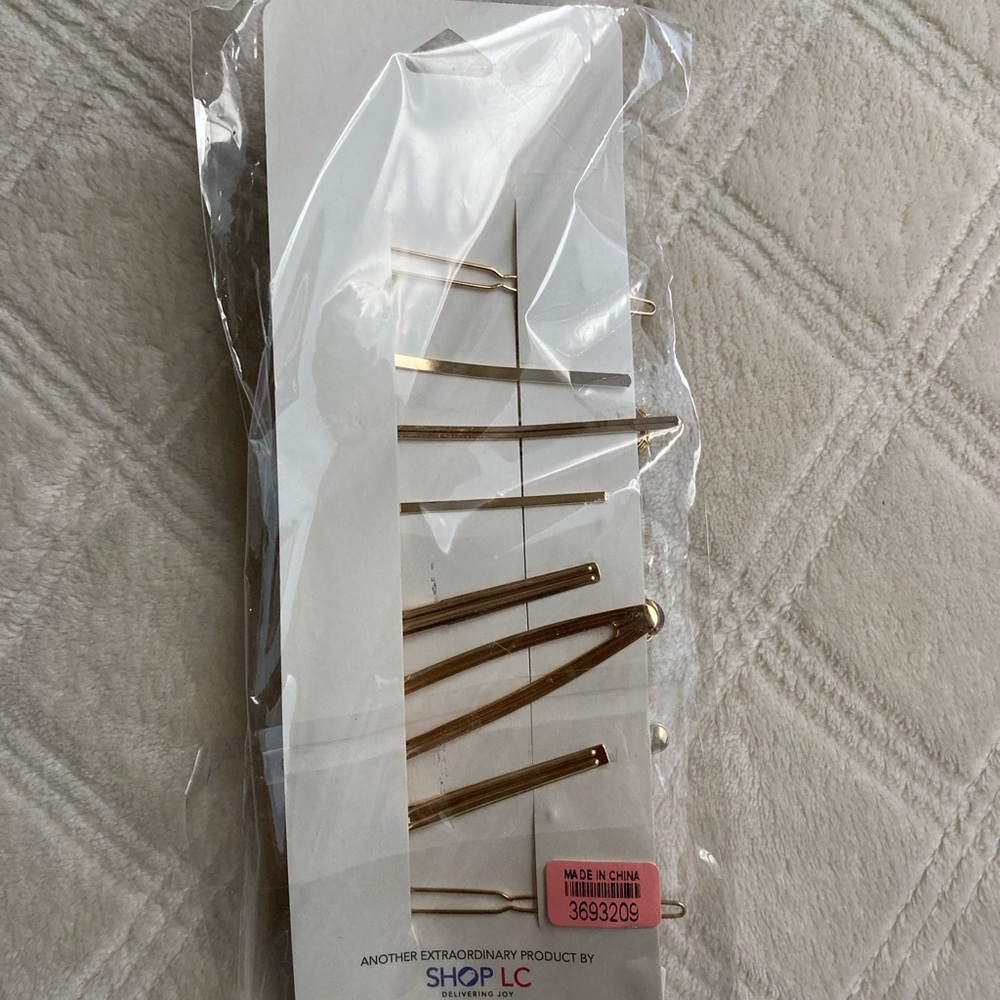 Korean Glam Gear Hair Clips - Picture 4 of 4